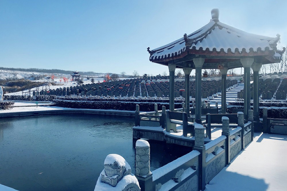 銀裝素裹湖心亭